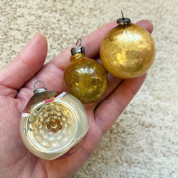 Vintage Lot of 13 Small Feather Tree Mercury Glass Ornaments Tiny Indents Mica - Picture 5 of 6
